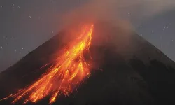 Endonezya'da yanardağ felaketi! Peş peşe patladılar; insanlar sığınaklara akın etti