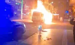 Diyarbakır'da yolcu minibüsü alev topuna döndü: Yolcular tahliye edildi