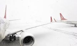 Yüksekova’da yoğun kar yağışı: Uçak seferleri iptal edildi