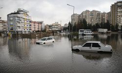 Antalya'daki şiddetli yağışlarda 3 bin 862 binada su baskını meydana geldi