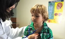 Orta kulak iltihabı bebek ve çocuklarda daha sık görülüyor