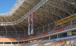 Malatya Valiliği'nden stadyumdaki yırtık Atatürk posteri hakkında açıklama