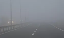 Sürücüler dikkat: Aksaray'da sis... Görüş mesafesi düştü!