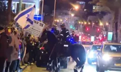 Tel Aviv'de sokaklar karıştı! Netanyahu'ya büyük öfke: "İstifa et" sesleri yükseldi