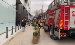 Üsküdar’da lüks sitenin otoparkında yangın çıktı