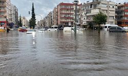 Önce İzmir şimdi de Antalya! Yağmur sonrası yollar göle döndü