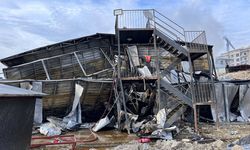 Arnavutköy’de inşaat işçilerinin kaldığı 2 katlı konteyner alev alev yandı