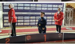 Bakan Bak, şampiyon para halterci Besra Duman'ı kutladı