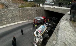 Çöp kamyonu alt yola düştü! Sürücü hayatını kaybetti