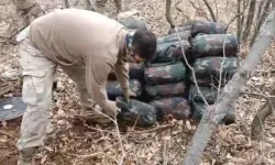 Diyarbakır'da teröre geçit yok: Jandarma ekipleri harekete geçti, 11 sığınak imha edildi!