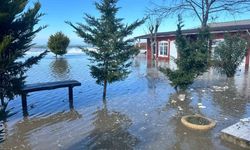 Kastamonu’da fırtına etkili oldu: Dalgalar sahil şeridine zarar verdi