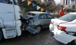 Zincirleme trafik kazasında 1'i polis 3 kişi yaralandı!