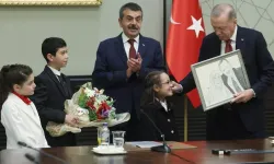Cumhurbaşkanı Erdoğan'ı duygulandıran hediye