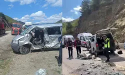 Bolu'da 2 minibüs çarpıştı: 11'i öğrenci 15 yaralı