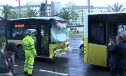 Fatih'te iki İETT otobüsü çarpıştı: Bir yolcu yaralandı