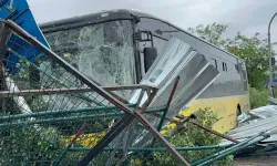 İstanbul’da kontrolden çıkan İETT otobüsü işyerine daldı