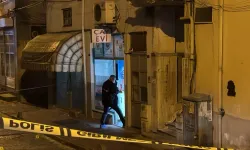 Kocaeli'de esnaf iş yerinin camını kıran kişiyi silahla yaraladı