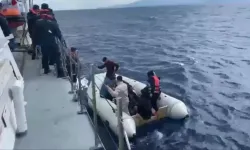Kuzey Ege'de geri itilen lastik bottaki 17 kişi kurtarıldı