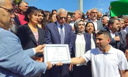 Mardin Büyükşehir Belediye Başkanı Ahmet Türk, mazbatasını aldı