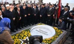 Mustafa Destici, BBP Kurucu Genel Başkanı Muhsin Yazıcıoğlu'nun kabrini ziyaret etti