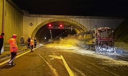 Orhangazi Tüneli'nde yolcu otobüsü yandı: 2 yolcu dumandan etkilendi