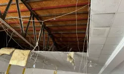 Tokat'ta meydana gelen deprem sonrası bir düğün salonunun tavanı çöktü