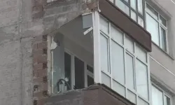 Yıkılan binanın bitişiğindeki apartmanın balkon duvarı yokmuş!