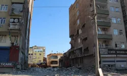 Depremde yıkılan Dündar Apartmanı davası: Tutuklu 2 müteahhit hakkında karar