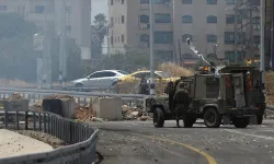 İsrail askerleri Batı Şeria'da buldozerle bir evi yıktı: 2 Filistinli öldü
