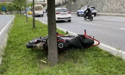 Küçükçekmece'de korkunç kaza, ağaca çarpan motosiklet sürücüsü feci şekilde can verdi