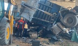 Şanlıurfa'da feci kaza: Viyadükten düşen tırdaki 2 kişi öldü
