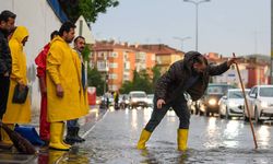 Ankara'da sağanak: Bazı metro girişlerini ve alt geçitleri su bastı