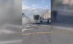 Avcılar'da metrobüs yangını: Yolcular tahliye edildi seferler aksadı