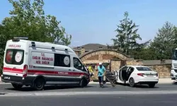 Büyükçekmece'de ambulans ile otomobilin çarpıştığı kazada 4 kişi yaralandı