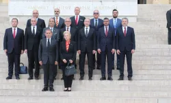 Galatasaray Başkanı Özbek ve yeni yönetim kurulu üyeleri, Anıtkabir'i ziyaret etti