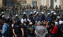 Hakkari'de protestolar sürüyor: Valilik binası önünde oturma eylemi başlatıldı