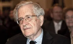 Noam Chomsky'den kötü haber: Konuşma ve yürüme yetisini kaybetti