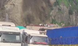 Rize’de toprak kayması kameraya yansıdı