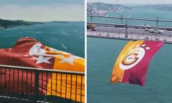 Şampiyon Galatasaray'ın bayrağı İstanbul Boğazı'nda dalgalandı