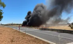 Seçimin yapıldığı Hilvan'a giden polisleri taşıyan midibüs yandı