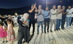 Tunceli'de 83 yaşındaki kadın 2 saat boyunca halay çekti