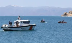 Van Gölü'nde kaybolan genci arama çalışmaları üçüncü gününde