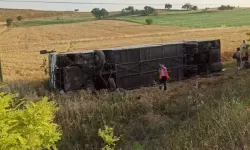 Yolcu otobüsü devrildi: Çok sayıda kişi yaralandı