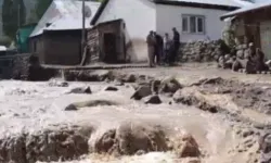 Erzurum'da sağanak sele neden oldu, ev ve ahırları su bastı