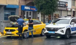 İstanbul Beyoğlu'nda silah sesleri yükseldi! Kurşunlar taksiye isabet etti