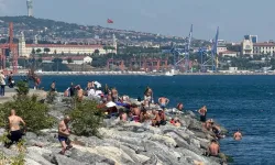 İstanbul'da sıcak havadan bunalanlar sahilde gezmeyi tercih etti