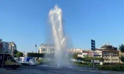 İstanbul'da su borusu patladı: Fışkıran su metrelerce yükseldi