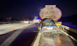 Kütahya'da tankere arkadan çarpan otomobildeki 2 kişi öldü, 1 kişi yaralandı