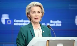 Von der Leyen'e hitabı sırasında protesto