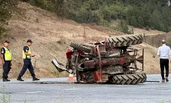 Bolu'da feci kaza! Yolcu minibüsü ile traktör çarpıştı: 1'i ağır 15 yaralı